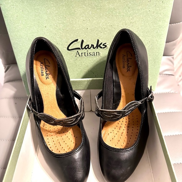 Clarks Shoes - Clarks black heels